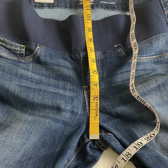 Maternity Signature Levi Strauss Maternity Jeans- Skinny- Dark Wash- Large - Picture 11 of 16